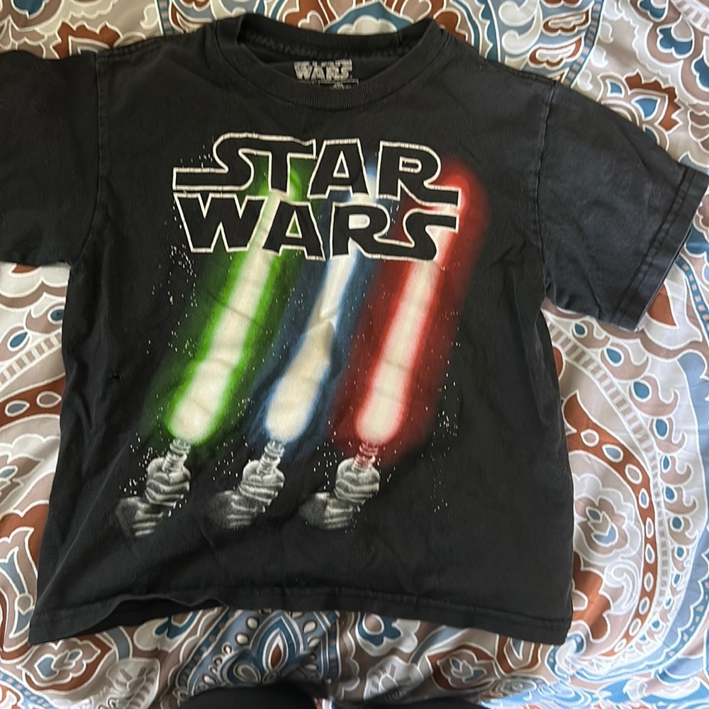 Star Wars lightsaber graphic size 5/6 tee